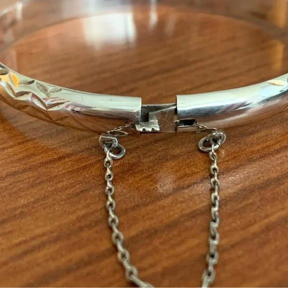 Vintage Sterling Silver Bangle Bracelet - Picture 3 of 7